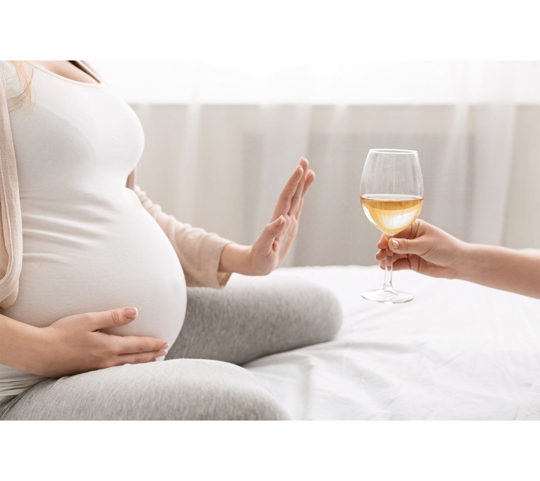 Употребление алкоголя во время беременности негативно отражается на состоянии эмбриона и приводит к непоправимым последствиям для здоровья женщины.
